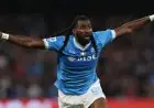 نابولي يتصدر الدوري الإيطالي بعد فوز مثير على إنتر ميلان