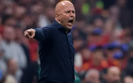 سلوت يبرر استبعاده لصلاح ويثير الجدل حول ركلة جزاء غلطة سراي