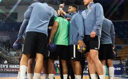 الأهلي يتراجع أمام برشلونة بنتيجة 14-8 في الشوط الأول من نصف نهائي مونديال الأندية لكرة اليد