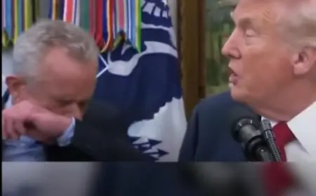 وزير الصحة الأمريكي يعطس مباشرة في مؤتمر صحفي وترامب يعلن احتياجه إلى لقاح كورونا