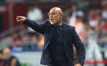 مدرب إسبانيا يصاب بالدهشة من انتقادات فليك وينفي وجود خلاف حول يامال