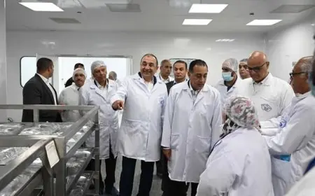 رئيس الوزراء يزور مصانع الأدوية الصلبة والمحاليل الوريدية لتعزيز الجودة والابتكار