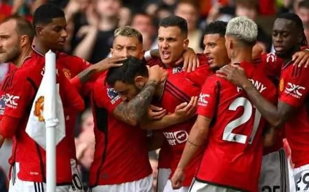 مانشستر يونايتد يتفوق على سندرلاند بثنائية في الدوري الإنجليزي