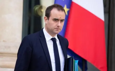 استقالة رئيس الوزراء الفرنسي وماكرون يصادق عليها