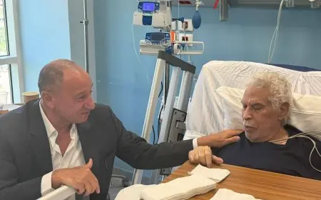 تعرف على زيارة الخطيب لحسن شحاتة في المستشفى للاطمئنان على صحته