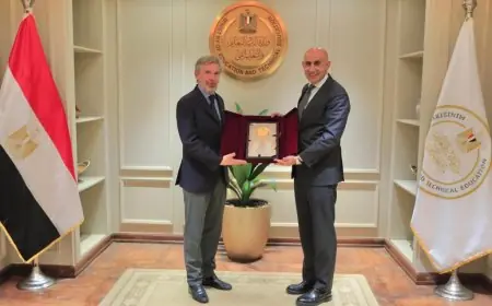 وزير التعليم يجتمع مع السفير الإيطالي لمناقشة التعاون الثنائي قبل انتهاء مهامه في القاهرة