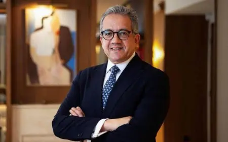 تهنئة وزير الرياضة لخالد العناني بتعيينه مديرًا عامًا لليونسكو