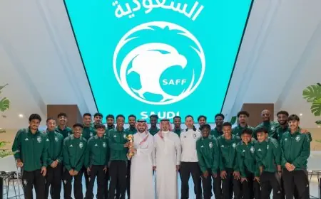 وزير الرياضة السعودي يكرم لاعبي منتخبَي تحت 19 و17 عاماً لأدائهما المميز وتحقيق الألقاب