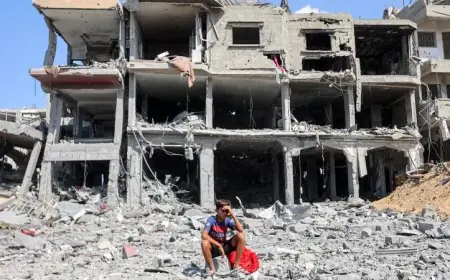 الآلاف يعودون إلى منازلهم في غزة مع بدء انسحاب القوات الإسرائيلية