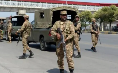 مقتل 23 جنديا من الجيش الباكستاني في اشتباكات حدودية مع أفغانستان