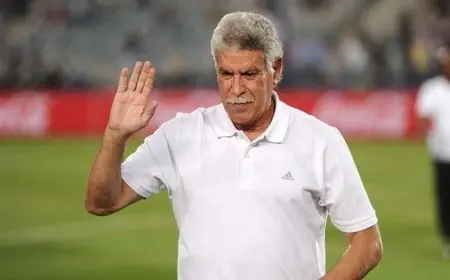 عمر جابر ومدير الكرة بالزمالك يزوران أسطورة التدريب حسن شحاتة للاطمئنان على صحته
