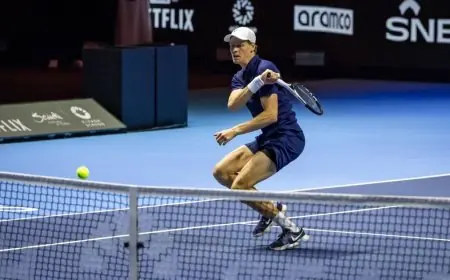 سينر يواجه دجوكوفيتش في نصف النهائي في مباراة قوية تجمع ستة من الملوك