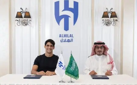 الهلال السعودي يجدد عقد النجم ياسين بونو حتى عام 2028