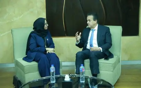 وزير الصحة يجري لقاءً مثمراً مع وزيرة الصحة البحرينية لتعزيز التعاون وتبادل الخبرات الصحية بين البلدين