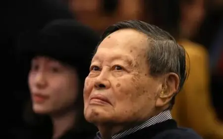 وفاة العالم البالغ 103 أعوام الذي أحدث ثورة في الفيزياء الحديثة