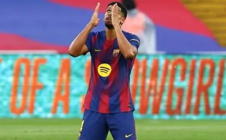 رونالد أراوخو يكشف كيف رد على طلب تغيير مركزه من فليك مهاجم برشلونة