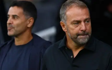 هانزي فليك يكشف: أراوخو مرشح لدور المهاجم وينفي إساءة الحكم بعد طرده