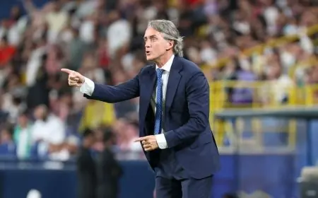 نوتنغهام يسعى لتعيين مدرب السعودية السابق خلفاً لبوستيكوغلو