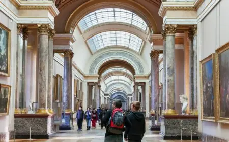 سرقة مجوهرات ثمينة من متحف اللوفر بباريس والحكومة تقرر إغلاقه اليوم