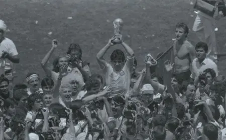 وفاة حامل دييغو مارادونا في نهائي كأس العالم 1986 تثير الحزن والذكريات