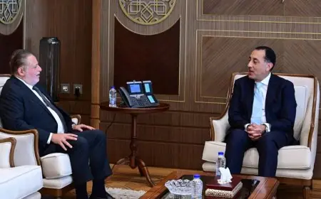 رئيس الوزراء يلتقي محافظ البنك المركزي لمناقشة تنسيق السياسات المالية والنقدية بفعالية