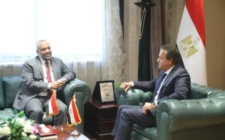 وزير الصحة يناقش تعزيز التعاون مع السودان لمكافحة الأوبئة