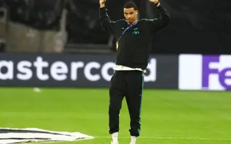 محمد صلاح على دكة الاحتياط وهوغو إيكيتيكي يتصدر هجوم ليفربول أمام فريقه السابق