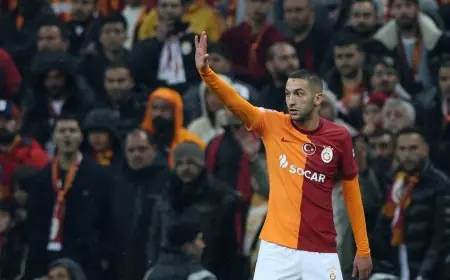 الوداد المغربي يعلن عن صفقة مدوية بالتعاقد الرسمي مع النجم حكيم زياش