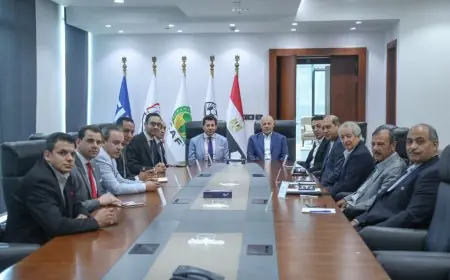 أبو ريدة يلتقي وزير الرياضة لبحث دعم خطط تطوير كرة القدم وبرامجها
