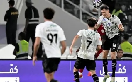تفوق عددي يضيع على الشباب فرصة الفوز بتعادل مخيب أمام ضمك في الدوري السعودي