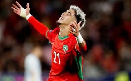 فاماليكاو يحتفل بالنجم المغربي ياسر الزابيري بعد تتويجه بلقب المونديال
