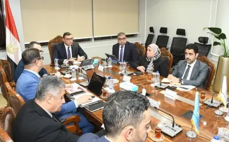 وزير الإسكان يستعرض تقدم التخطيط والمشروعات والفرص الاستثمارية في المدن الجديدة