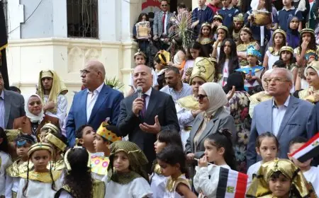 محافظ القاهرة ينضم لطلاب مدرسة قصر الدوبارة في احتفالاتهم في المتحف المصري الكبير