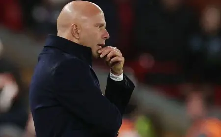 سلوت يقدم أعذارًا بعد هزيمة ليفربول المذهلة أمام كريستال بالاس