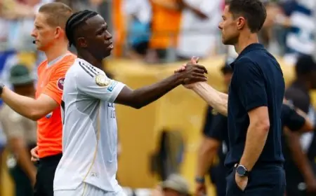 رئيس ريال مدريد يتوسط لتهدئة الخلاف بين ألونسو وفينيسيوس