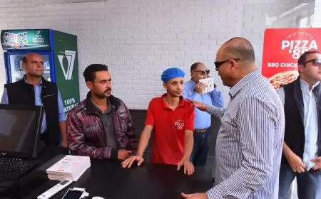 وزير العمل يفاجئ الأسواق والمطاعم ومحطات الوقود للتأكد من تطبيق الحد الأدنى للأجور