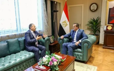 وزير الصحة ومحافظ الشرقية يناقشان التوسع في المشروعات الصحية واستحداث منشآت جديدة