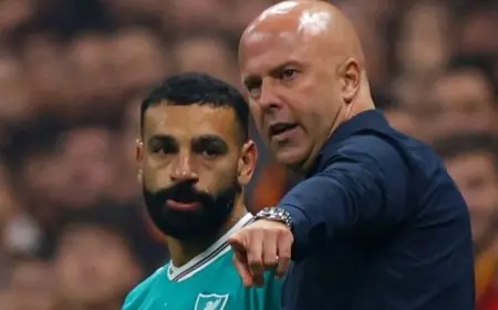 سلوت يوضح سبب الانهيار ويستغرب من الشائعات حول عقده مع ليفربول