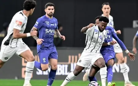 تفوق مذهل لمدافع سعودي شاب يتألق في مباراة الهلال ضد الشباب