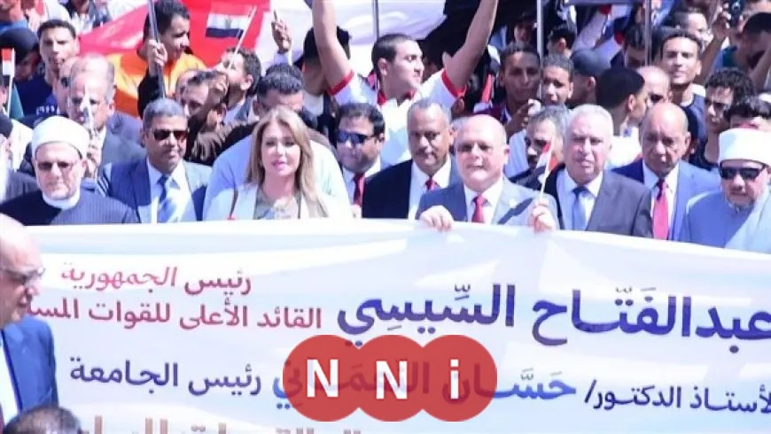 10 آلاف طالب يشاركون في مسيرة ضخمة بقيادة رئيس جامعة سوهاج للاحتفال بانتصارات أكتوبر