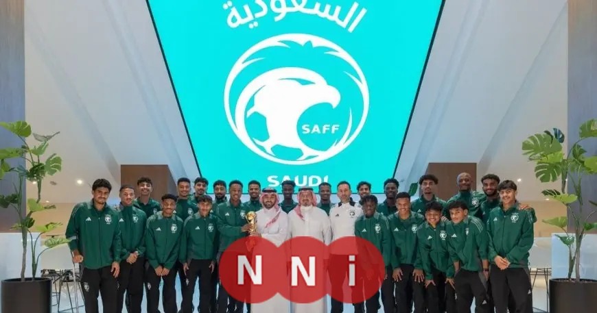 وزير الرياضة السعودي يكرم لاعبي منتخبَي تحت 19 و17 عاماً لأدائهما المميز وتحقيق الألقاب