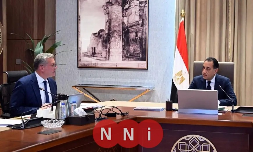 رئيس الوزراء يناقش ملفات العمل مع وزير البترول في لقاء مشترك