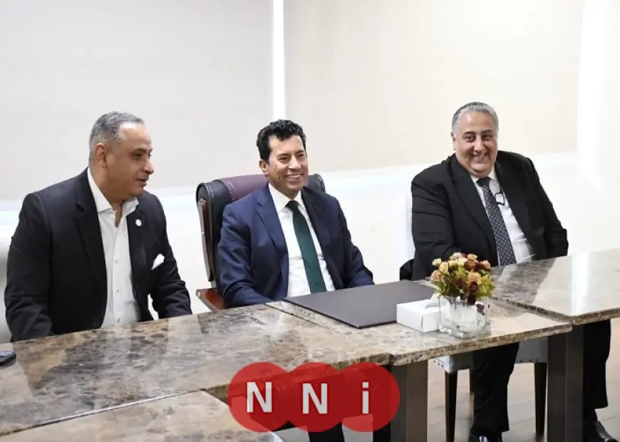 وزير الرياضة يجتمع بلاعبي المنتخب الوطني قبل بطولة العالم للتايكوندو في الصين