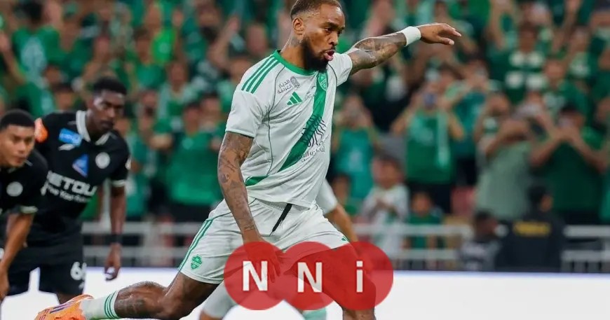 إيفان توني يتألق مع الأهلي السعودي ويقترب من تحطيم رقم قياسي عالمي