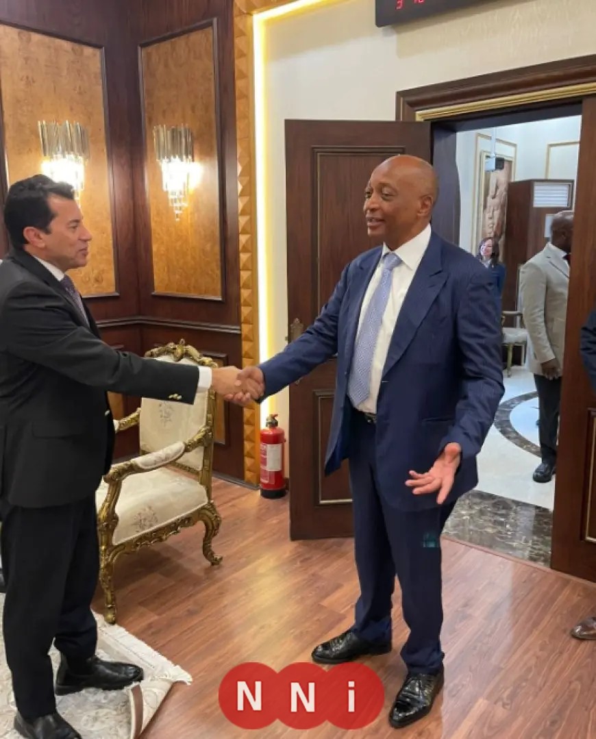 وزير الرياضة يجتمع برئيس الكاف لتعزيز التعاون في كرة القدم الأفريقية