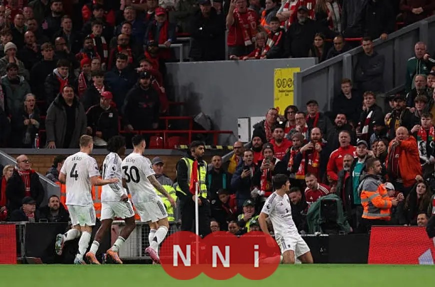 مانشستر يونايتد يواصل التفوق على ليفربول بثنائية مثيرة في الدوري الإنجليزي