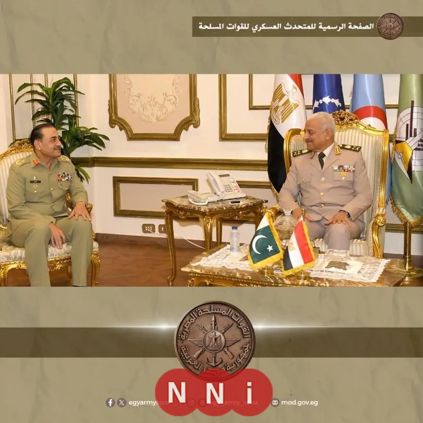 وزير الدفاع ورئيس الأركان يناقشان التعاون العسكري مع رئيس أركان القوات البرية الباكستانية