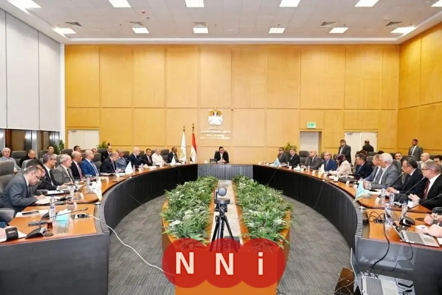 وزير الإسكان يستعرض تقدم مشروعات المياه في الفيوم والمنيا ضمن مبادرة حياة كريمة