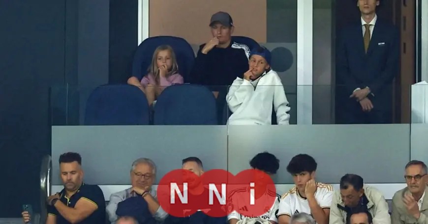 توني كروس يوجّه أصابع الاتهام إلى هانزي فليك في هزيمة برشلونة من ريال مدريد