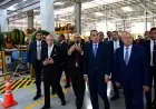 رئيس الوزراء مدبولي يتفقد معرض المنتجات النهائية في مصنع الفلاتر للمركبات والصناعة